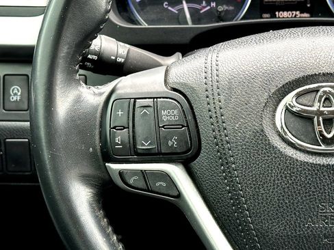 Used 2018 Toyota Highlander Limited FWD image 21