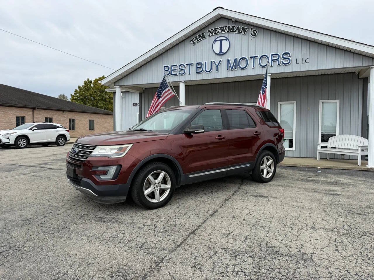 Used 2016 Ford Explorer XLT w/ Equipment Group 202A AWD/4WD image 1