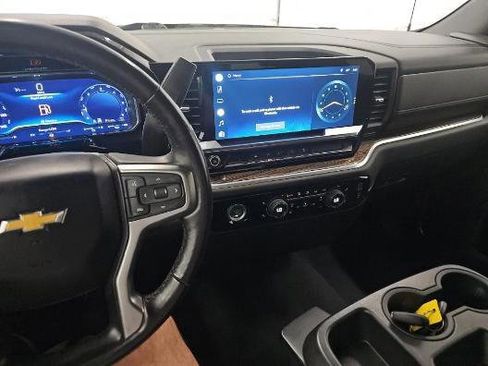 Used 2022 Chevrolet Silverado 1500 LT AWD/4WD image 4