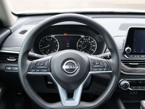 Used 2025 Nissan Altima 2.5 SV FWD image 28