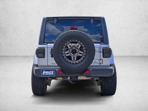 Used 2018 Jeep Wrangler Unlimited Sahara AWD/4WD image 6