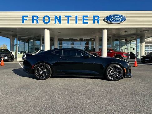 Used 2019 Chevrolet Camaro ZL1 image 2