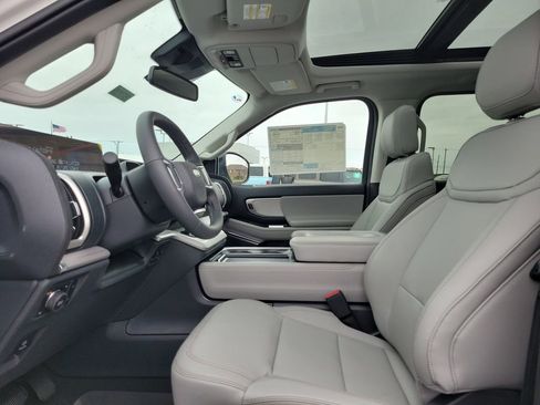 New 2025 Ford Expedition Active image 16