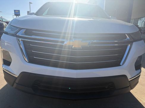 Used 2023 Chevrolet Traverse LT FWD image 11