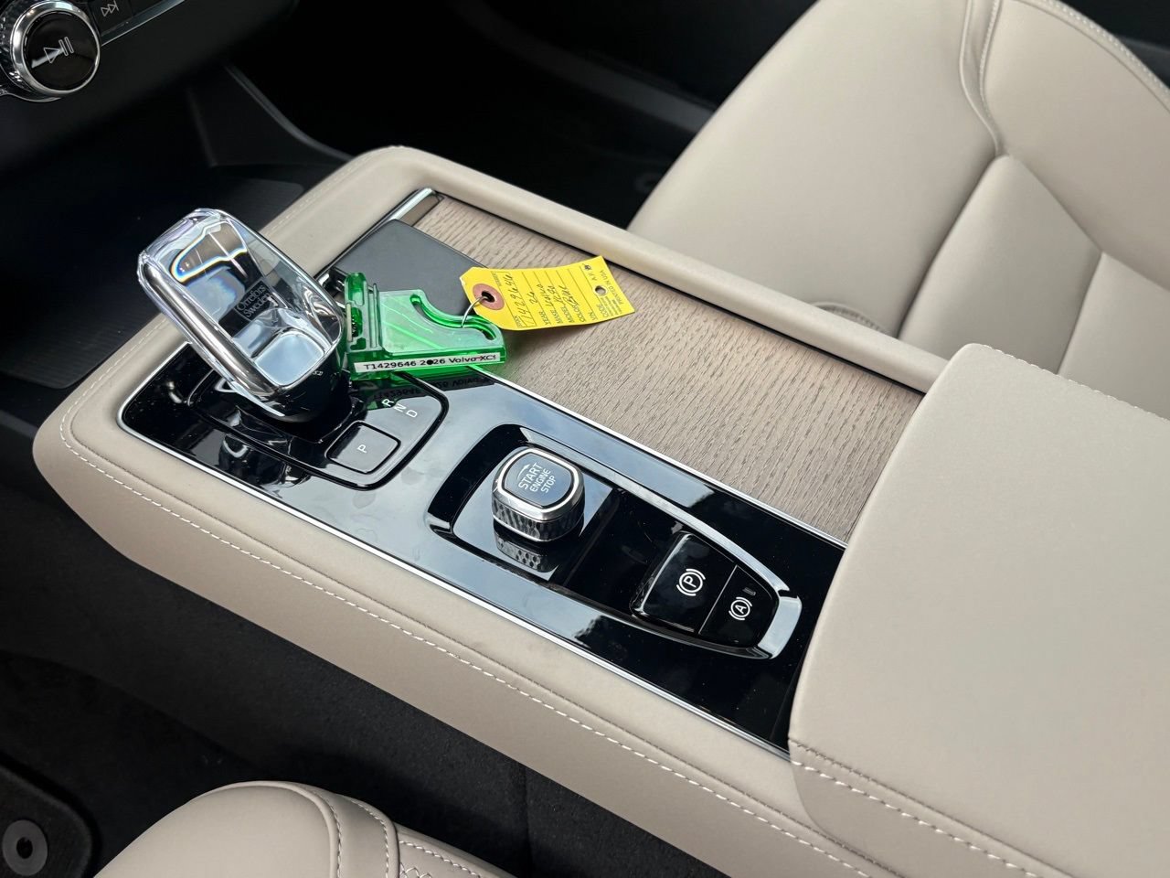 New 2026 Volvo XC90 T8 Plus AWD/4WD image 13