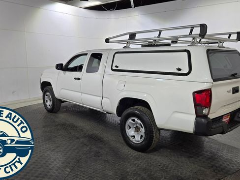 Used 2021 Toyota Tacoma SR image 4