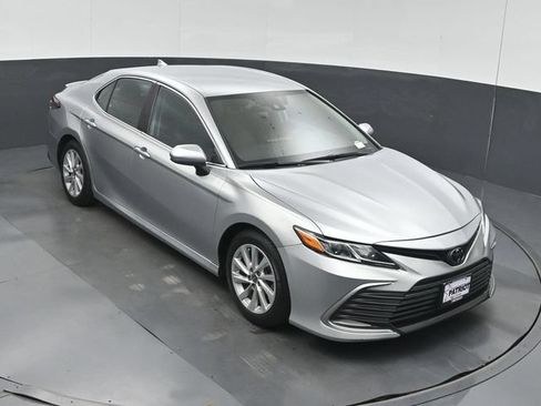 Used 2022 Toyota Camry LE FWD image 40