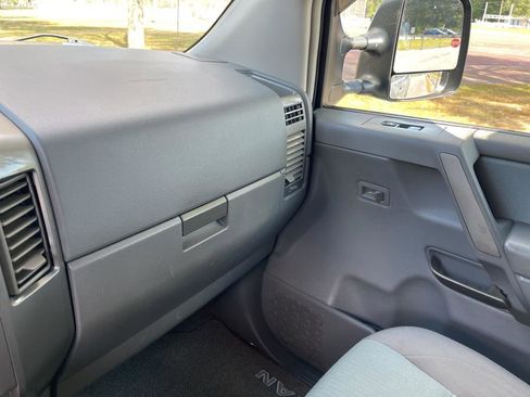 Used 2005 Nissan Titan SE image 36