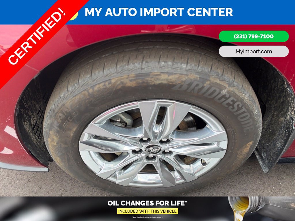 Certified 2025 Toyota Sienna Limited FWD image 6