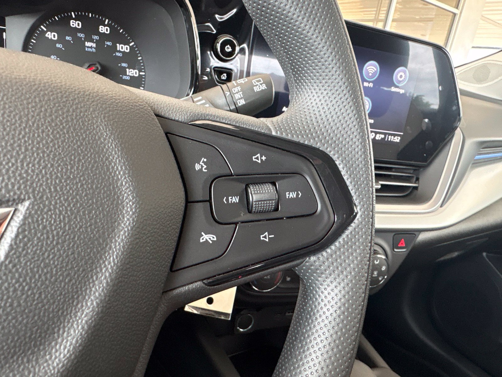 New 2026 Chevrolet Trax LS w/ LS Convenience Package FWD image 28