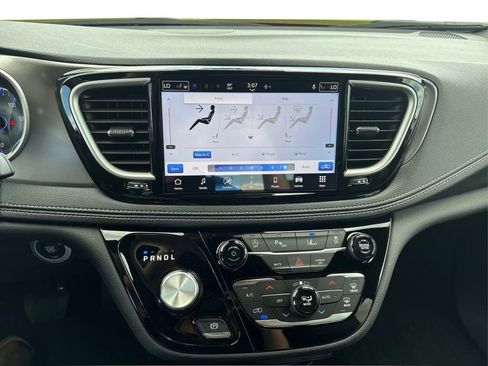 New 2026 Chrysler Pacifica Select image 16