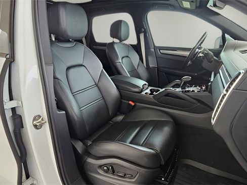 Used 2023 Porsche Cayenne image 29