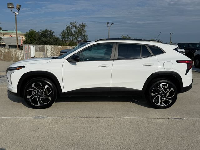 Used 2025 Chevrolet Trax RS w/ Driver Confidence Package FWD image 8