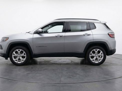 Used 2025 Jeep Compass Latitude image 5
