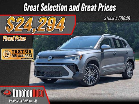 Used 2025 Volkswagen Taos SE w/ Panoramic Sunroof Package FWD image 1