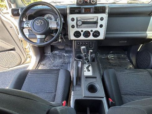 Used 2010 Toyota FJ Cruiser 4WD image 26