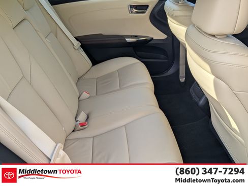 Certified 2017 Toyota Avalon XLE Premium image 35