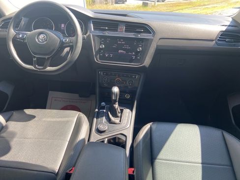 Used 2020 Volkswagen Tiguan SE image 10