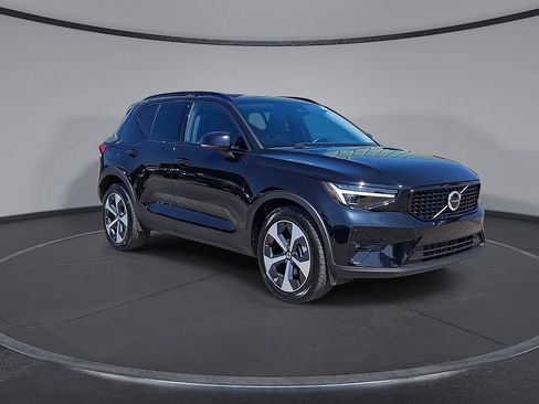 Certified 2026 Volvo XC40 B5 Plus AWD/4WD image 5