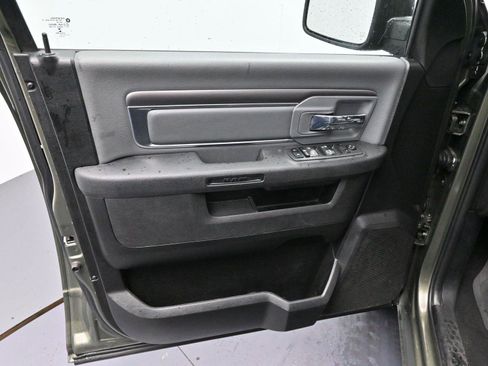 Used 2021 RAM 1500 Classic SLT image 9