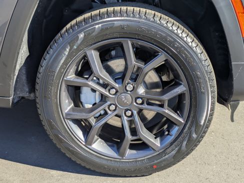 New 2025 Jeep Grand Cherokee Limited image 11