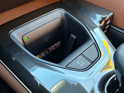 Used 2025 Toyota Crown Signia w/ Advanced Technology Package image 33