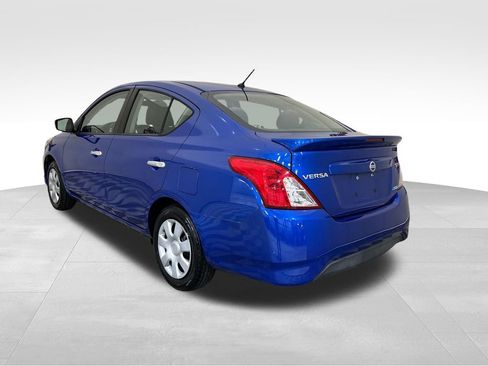 Used 2016 Nissan Versa SV FWD image 3