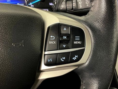 Used 2022 Ford Explorer XLT image 28