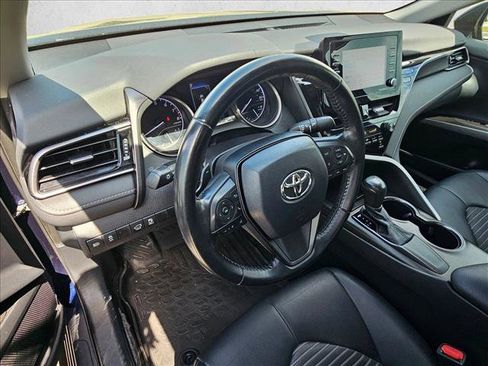 Used 2021 Toyota Camry SE image 9
