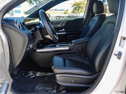 Certified 2025 Mercedes-Benz GLA 250 4MATIC image 17