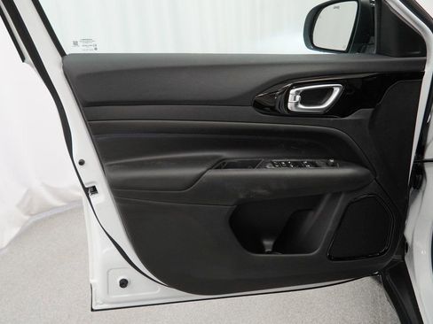 New 2026 Jeep Compass Latitude image 29