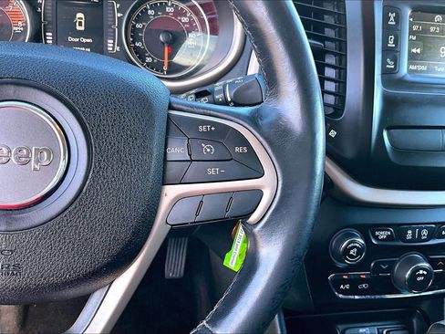 Used 2016 Jeep Cherokee Latitude image 19