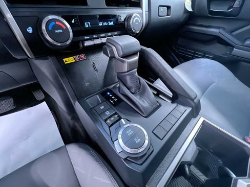 Used 2025 Toyota Tacoma SR5 AWD/4WD image 29
