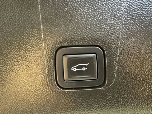 Used 2019 Chevrolet Traverse LT w/ LT Premium Package AWD/4WD image 30