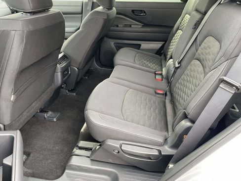 Used 2025 Nissan Pathfinder SV image 11