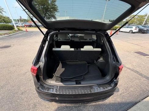 Certified 2023 Volkswagen Tiguan SE R-Line FWD image 12