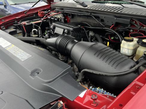 Used 2005 Ford Expedition XLT image 30