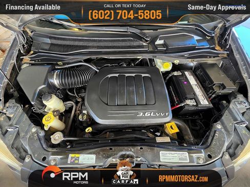 Used 2015 Chrysler Town & Country Touring image 30