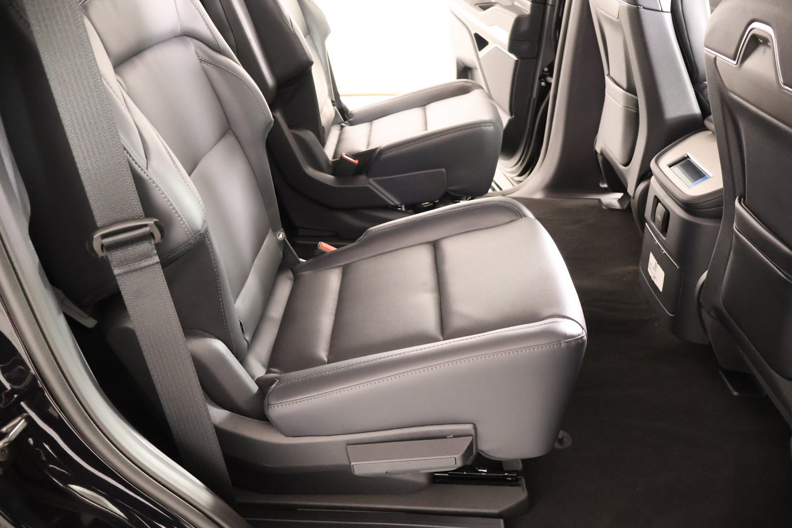 New 2026 Lincoln Navigator Premiere AWD/4WD image 16