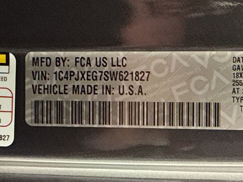 Used 2025 Jeep Wrangler Unlimited Sahara AWD/4WD image 34