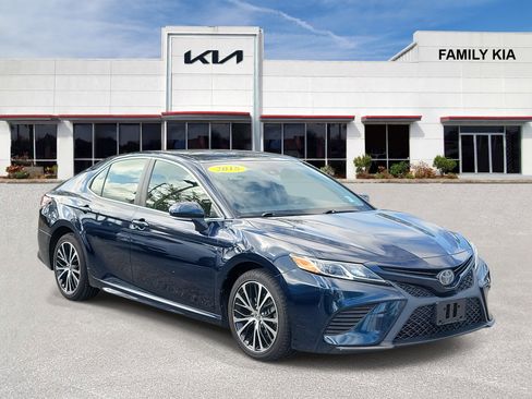 Used 2018 Toyota Camry SE w/ Convenience Package image 1