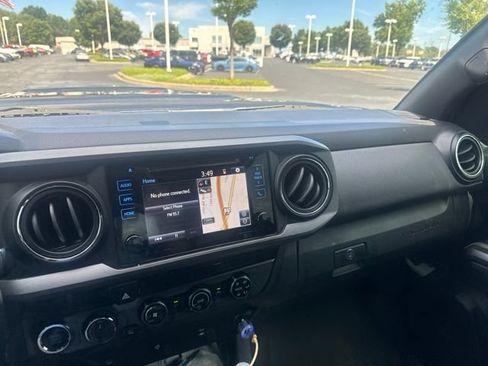 Used 2017 Toyota Tacoma SR AWD/4WD image 15