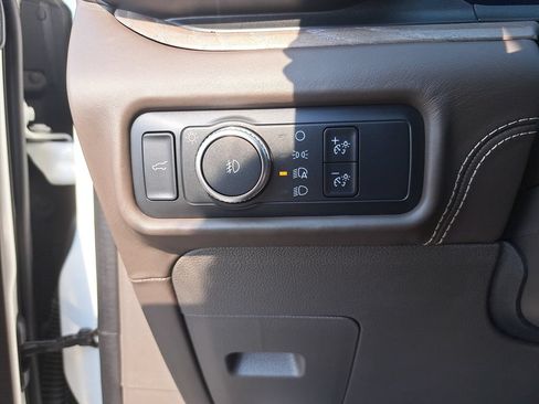 Used 2020 Ford Explorer Platinum w/ Premium Technology Package AWD/4WD image 28
