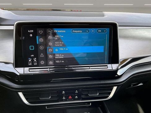 Used 2025 Volkswagen Atlas Cross Sport SE image 11