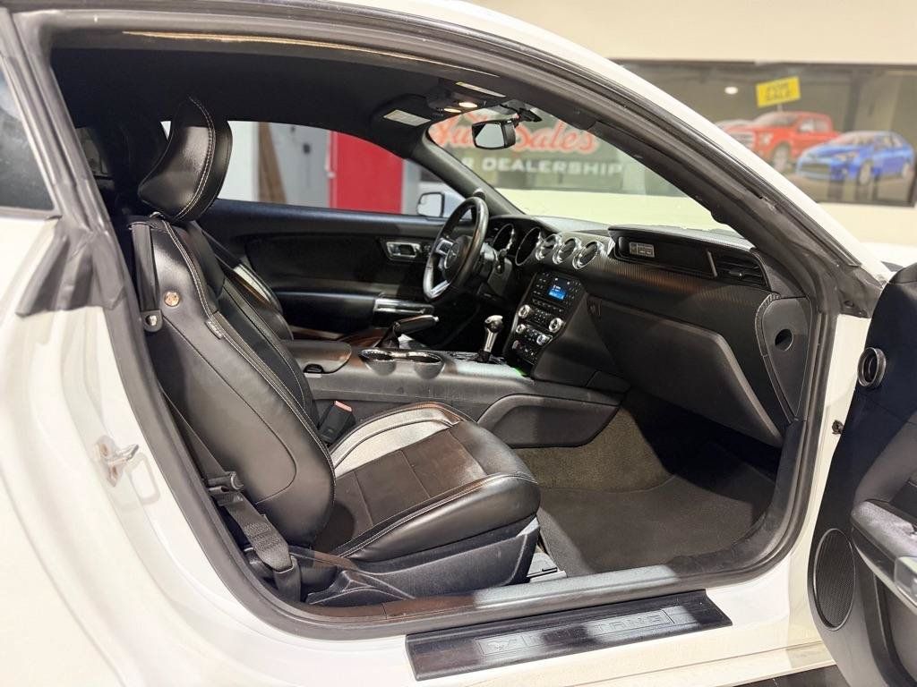 Used 2017 Ford Mustang Coupe RWD image 11