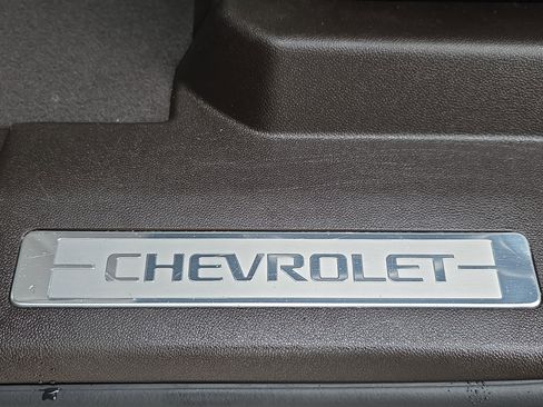 Used 2024 Chevrolet Tahoe LT RWD image 17
