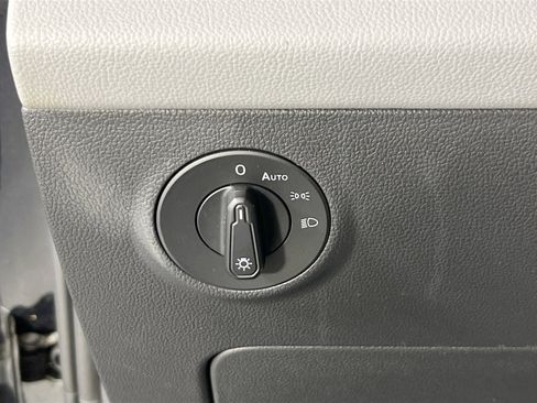 Used 2022 Volkswagen Taos SE image 10