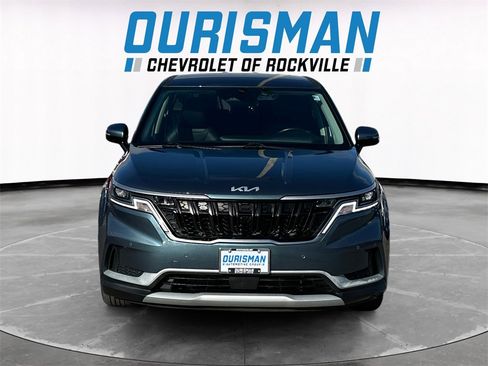 Used 2024 Kia Carnival EX image 8