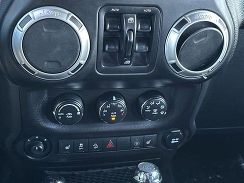 Used 2017 Jeep Wrangler Unlimited Sahara w/ Connectivity Group image 23