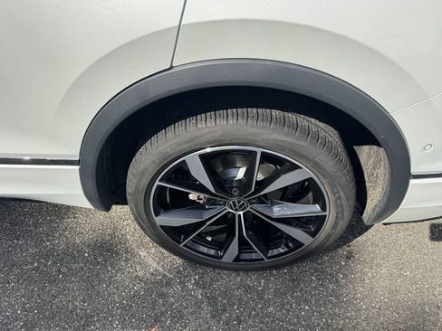 Used 2024 Volkswagen Tiguan SEL R-Line AWD/4WD image 11
